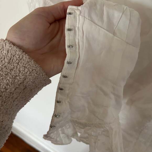 Altar'd State White Floral Textured Puff Sleeve Hook-and-Eye Crop Top - Picture 6 of 9